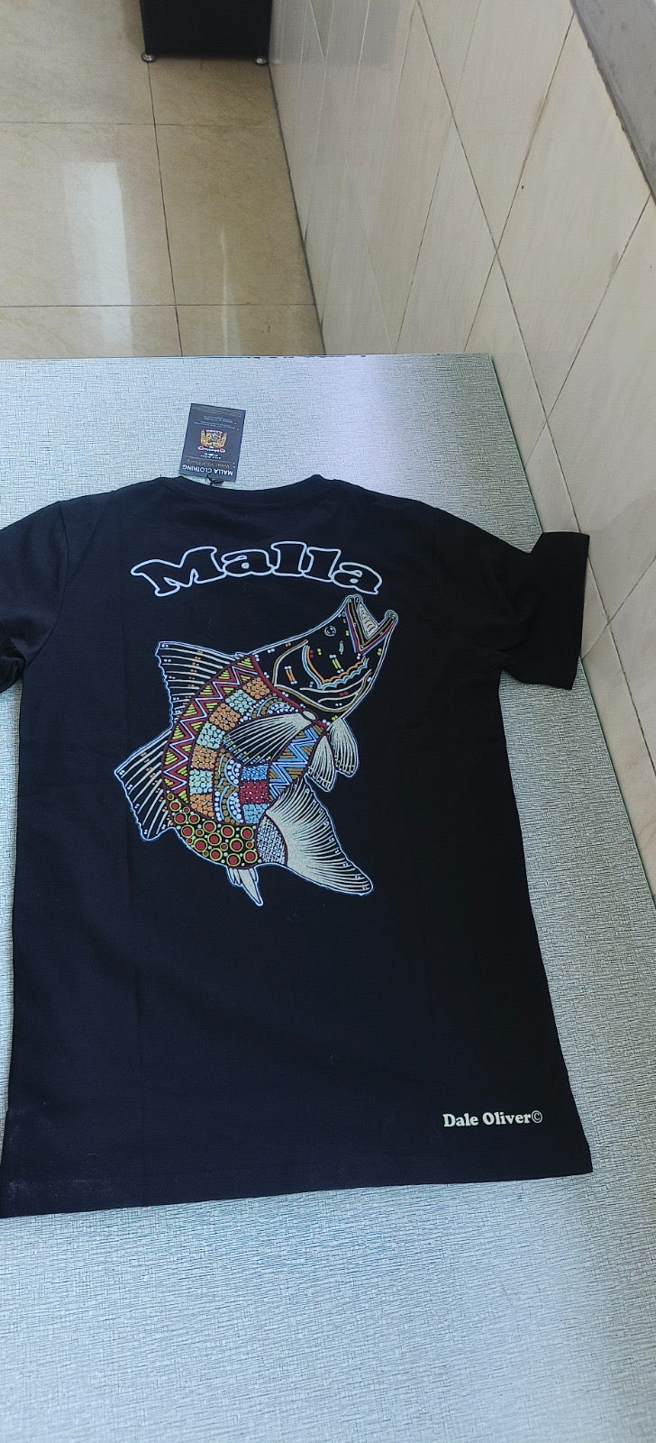 Barramundi Black (Barra) – Aboriginal Indigenous Cotton T-Shirt (Longline)